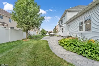 664 Roosevelt Ave, Piscataway Township, NJ 08854 - Photo 5
