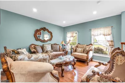 664 Roosevelt Ave, Piscataway Township, NJ 08854 - Photo 13