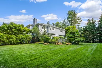 2 Denman Ct, Millburn, NJ 07078 - Photo 5