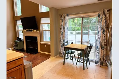 305 Amberleigh Dr, Hopewell Township, NJ 08534 - Photo 9
