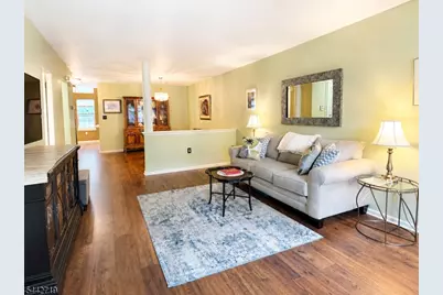 305 Amberleigh Dr, Hopewell Township, NJ 08534 - Photo 5