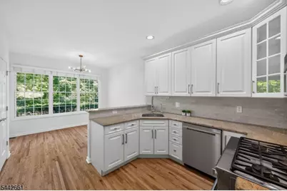 6 Schweinberg Dr, Roseland, NJ 07068 - Photo 5