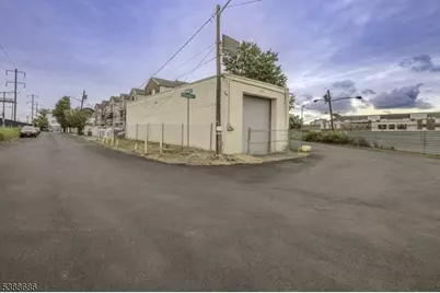 2-8 Pennsy Pl, Newark, NJ 07114 - Photo 3