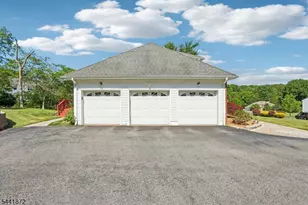 4 Viking Ct, Randolph Township, NJ 07869 - Photo 3