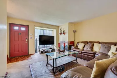 11 Tracy Ct, Franklin Township, NJ 08823 - Photo 5