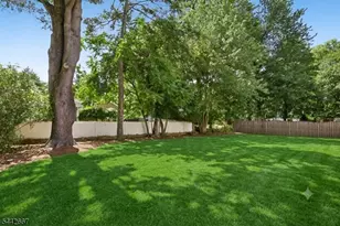 14 Maplewood Dr, Livingston, NJ 07039 - Photo 27