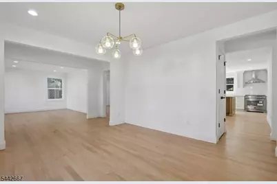 14 Maplewood Dr, Livingston, NJ 07039 - Photo 9