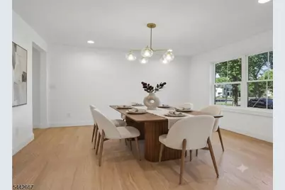 14 Maplewood Dr, Livingston, NJ 07039 - Photo 7