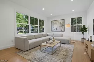 14 Maplewood Dr, Livingston, NJ 07039 - Photo 9