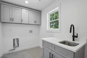 14 Maplewood Dr, Livingston, NJ 07039 - Photo 25