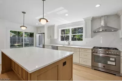 14 Maplewood Dr, Livingston, NJ 07039 - Photo 5