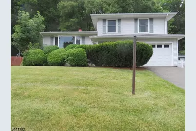 30 Deer Path Dr, Mount Olive, NJ 07836 - Photo 1