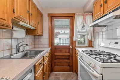 23 Myrtle St, Cranford Township, NJ 07016 - Photo 5