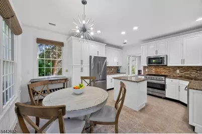 10 Camlet Ct, Roseland, NJ 07068 - Photo 3