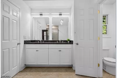 10 Camlet Ct, Roseland, NJ 07068 - Photo 29