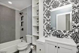 64 James St, Newark, NJ 07102 - Photo 7