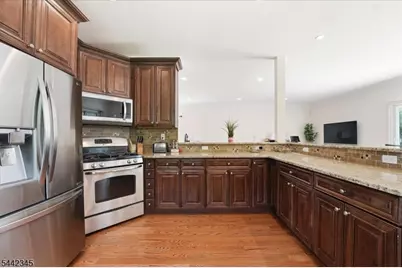 6 Poplar Pl, Fairfield, NJ 07004 - Photo 5