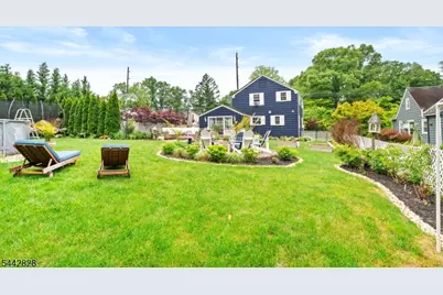 61 Laurel Ave, Franklin Township, NJ 08528 - Photo 15