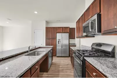228 Park Ln, Dunellen, NJ 08812 - Photo 5