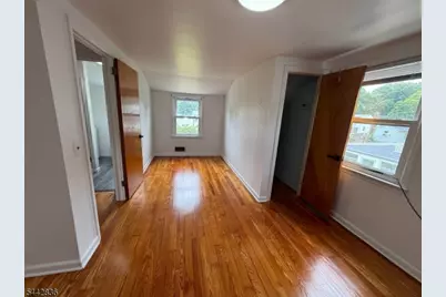 585 Mountainview Dr, North Plainfield, NJ 07063 - Photo 21