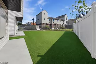 26 Parkhurst St, Newark, NJ 07114 - Photo 3