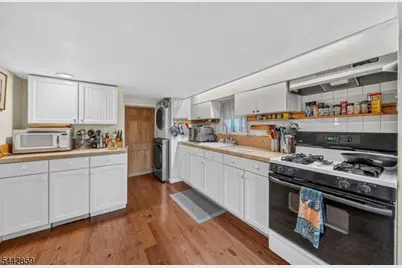 3 Union St, Franklin Township, NJ 08528 - Photo 3