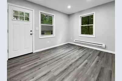 121 Dartmouth Trl, Hopatcong, NJ 07843 - Photo 7