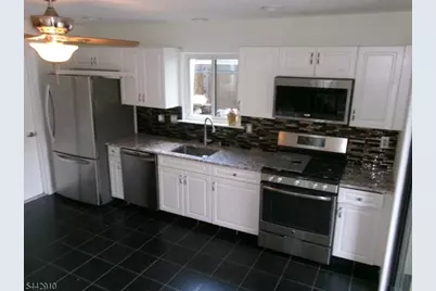 13 Woodhill St, Franklin Township, NJ 08873 - Photo 9