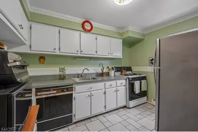1255A Valley Rd #A, Wayne Twp., NJ 07470 - Photo 11