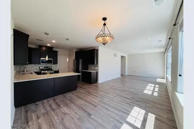 907 Greenland Sq, Highland Park, NJ 08904 - Photo 7