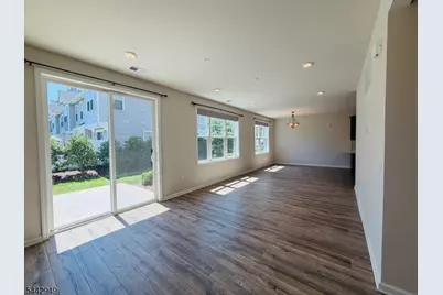 907 Greenland Sq, Highland Park, NJ 08904 - Photo 9