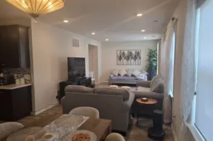 907 Greenland Square, Highland Park, NJ 08904 - Photo 3