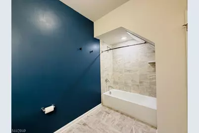 907 Greenland Sq, Highland Park, NJ 08904 - Photo 15