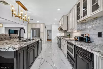 2 Country Club Ct, Livingston, NJ 07039 - Photo 9