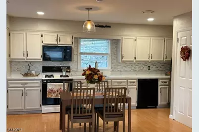 89 Knolls Rd, Bloomingdale, NJ 07403 - Photo 3