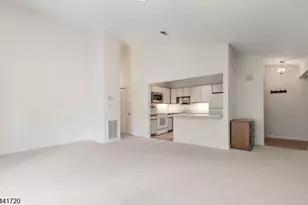 82 Smithfield Ct, Bernards Township, NJ 07920 - Photo 5