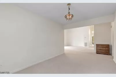 82 Smithfield Ct, Bernards Township, NJ 07920 - Photo 3