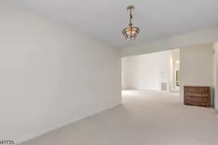 82 Smithfield Ct, Bernards Township, NJ 07920 - Photo 3