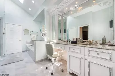 32 Robinhood Dr, Mountain Lakes, NJ 07046 - Photo 21