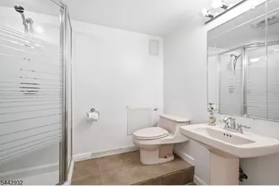 37 Continental Rd, Parsippany, NJ 07950 - Photo 33