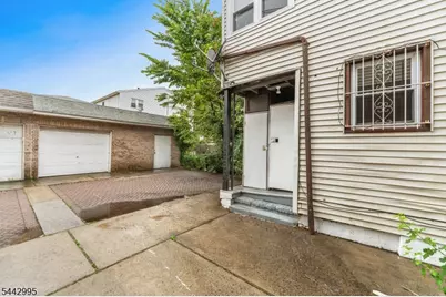 334 Pine St, Elizabeth, NJ 07206 - Photo 23