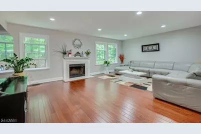 4506 Stonehedge Rd, Edison Twp., NJ 08820 - Photo 17