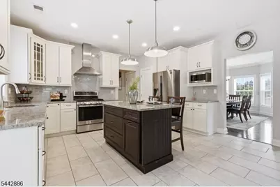 284 Shelburne Pl, Hillsborough Township, NJ 08844 - Photo 13