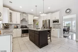 284 Shelburne Pl, Hillsborough Township, NJ 08844 - Photo 13