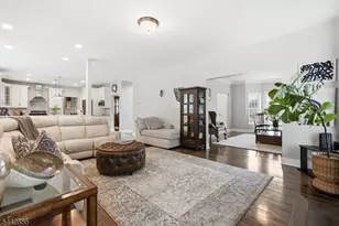 284 Shelburne Pl, Hillsborough Township, NJ 08844 - Photo 9