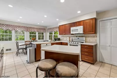 39 Robin Hood Way, Wayne, NJ 07470 - Photo 11