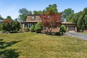 39 Robin Hood Way, Wayne, NJ 07470 - Photo 1