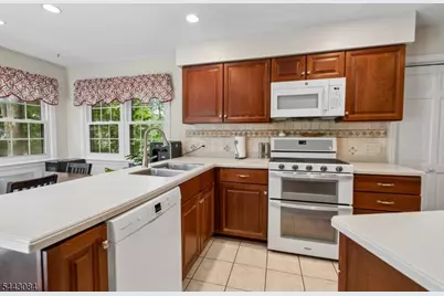 39 Robin Hood Way, Wayne, NJ 07470 - Photo 15