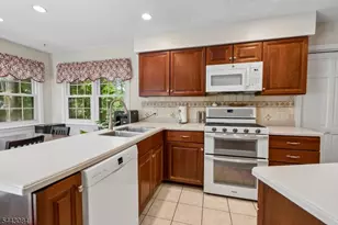 39 Robin Hood Way, Wayne, NJ 07470 - Photo 15