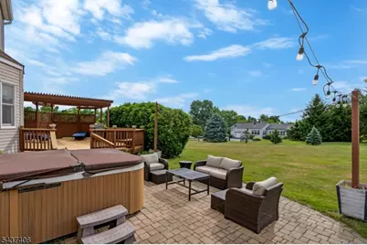 1 Pegasus Ct, Raritan Township, NJ 08551 - Photo 11